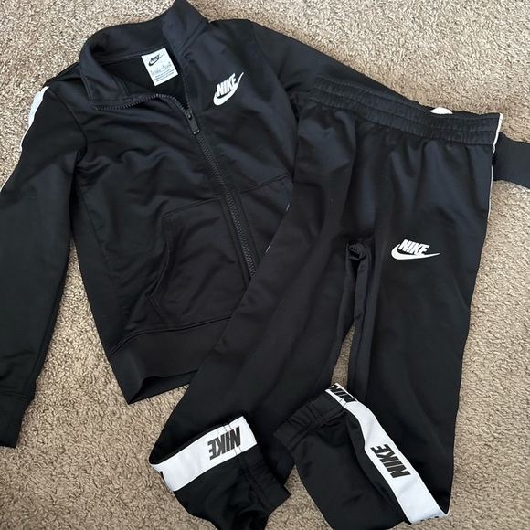Nike Black Jacket with Logo - Picture 1 of 4
